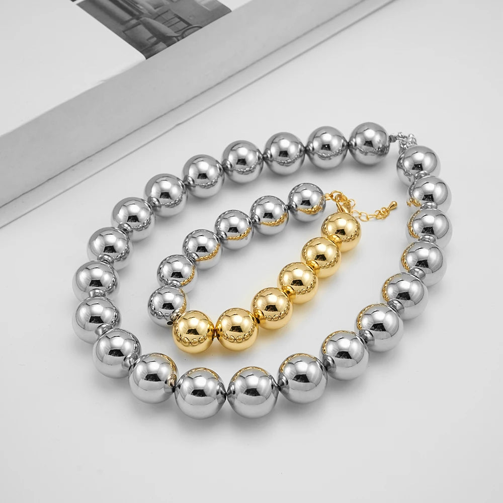 Glossy Pearl Necklace