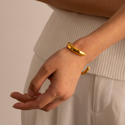 Simple Cuff Space Braclet