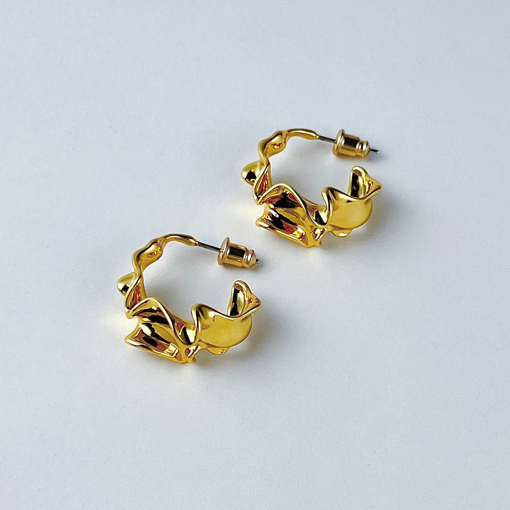 Crest Piercing Poison Earrings