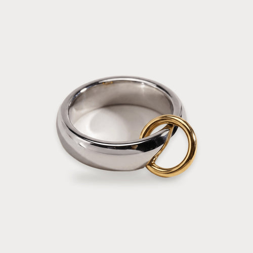 Anillos Star Ring, silver dome band with a gold ring linked through it
