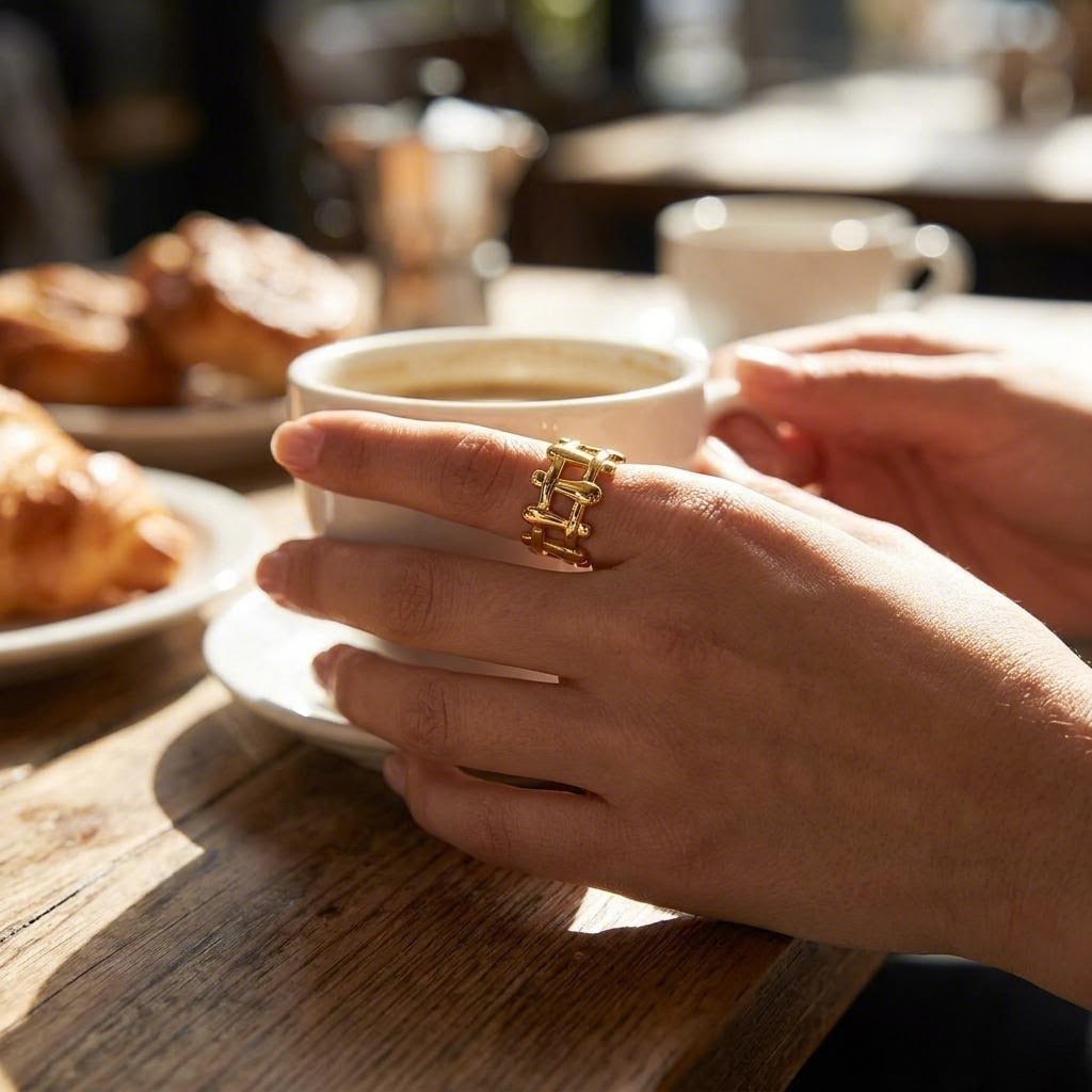 Bold Link Ring lifestyle photo
