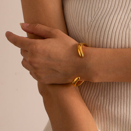 Simple Cuff Space Braclet