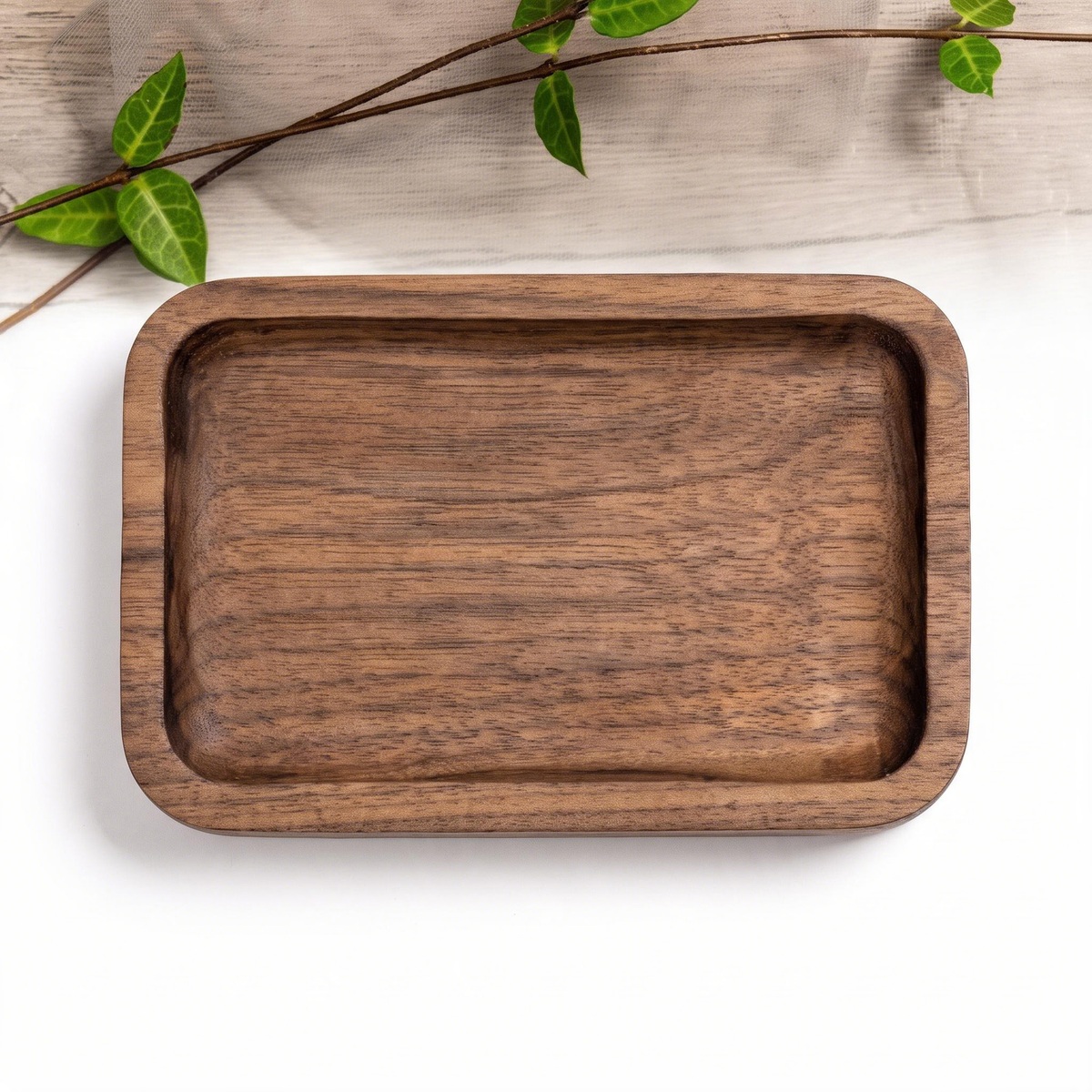 Engraved Walnut Rest Tray | JAQUE HUÉ