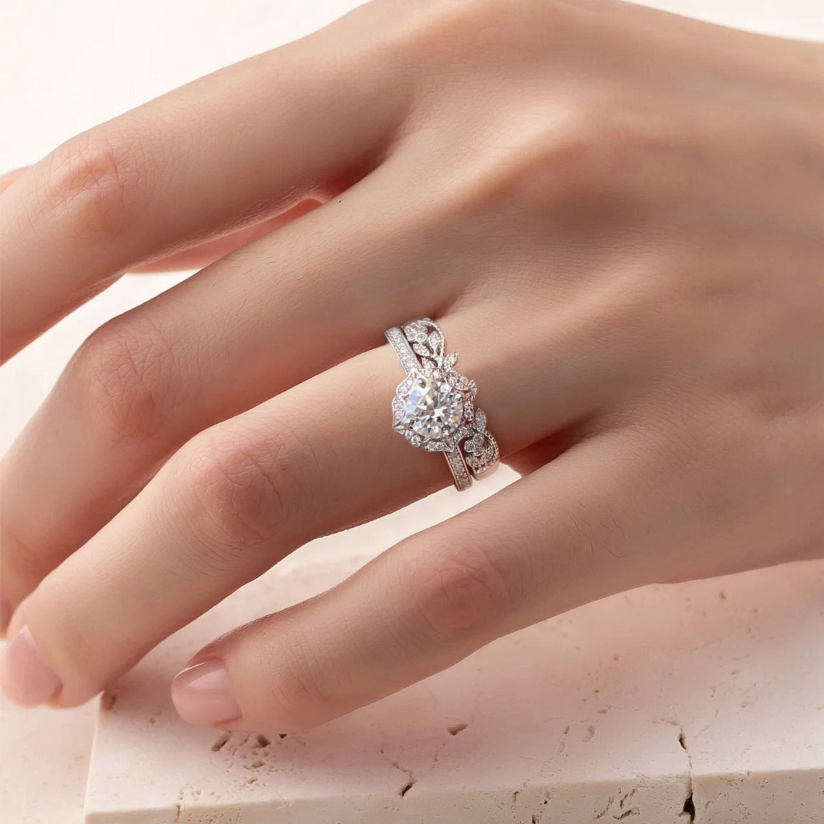 Floral bridal set worn on the hand