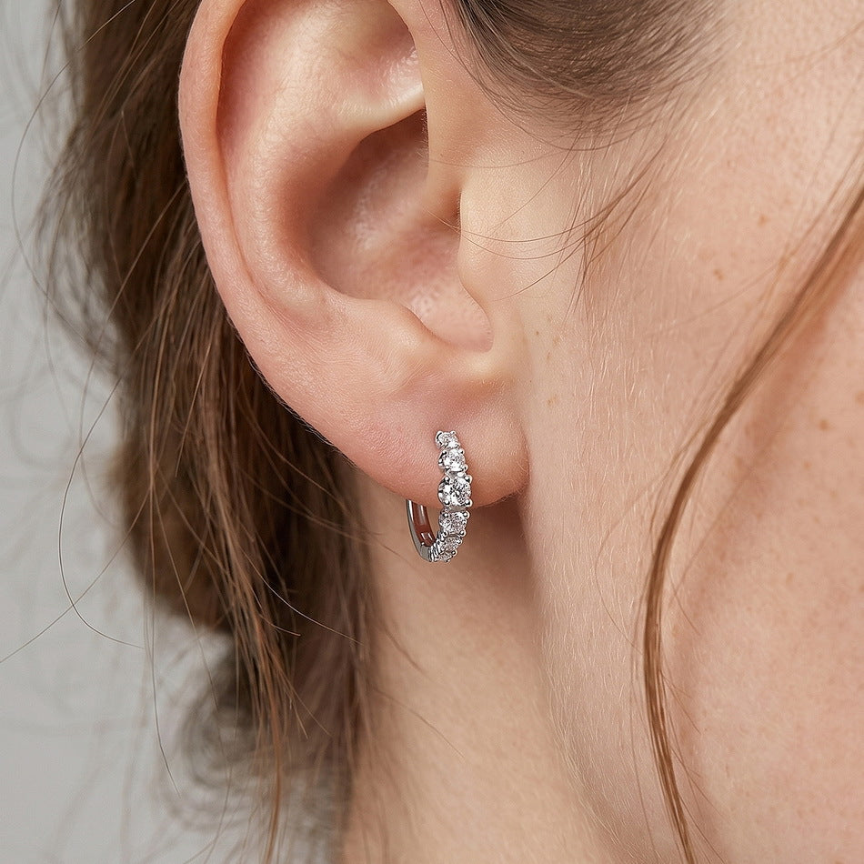 Graduated U hoop worn on the ear