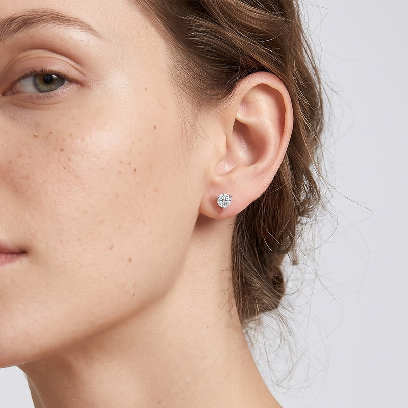 Three-prong stud worn on the ear